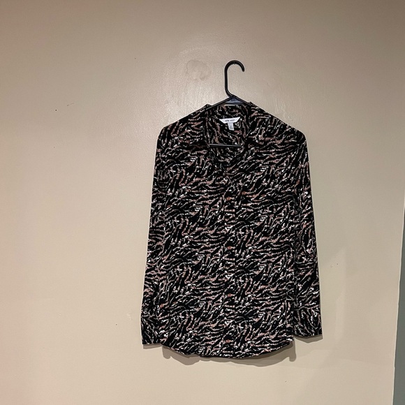Nine West Women's Button Down Blouse Black Tiger Stripes Size Medium NWT - Picture 1 of 8